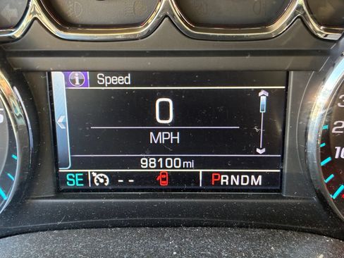 Used 2015 Chevrolet Suburban LTZ RWD image 9