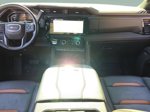 Used 2025 GMC Sierra 2500 AT4 w/ AT4 Premium Plus Package AWD/4WD image 12