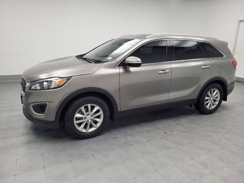 Used 2018 Kia Sorento LX image 2