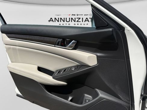Used 2018 Honda Accord EX image 26