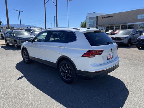 Used 2023 Volkswagen Tiguan SE w/ Panoramic Sunroof Package FWD image 42