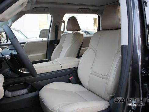 Certified 2026 INFINITI QX80 Pure AWD/4WD image 13
