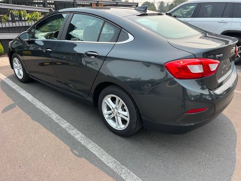 Used 2017 Chevrolet Cruze LT FWD image 3