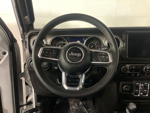 Used 2023 Jeep Gladiator Overland image 7