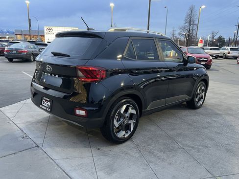Certified 2023 Hyundai Venue SEL image 4