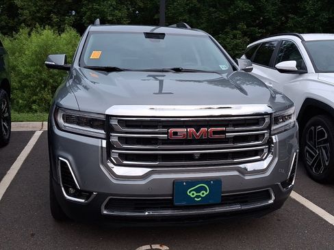 Used 2023 GMC Acadia SLT w/ Technology Package AWD/4WD image 4
