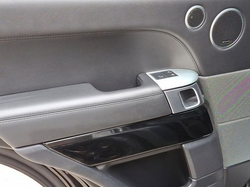 Used 2018 Land Rover Range Rover Sport SVR image 19
