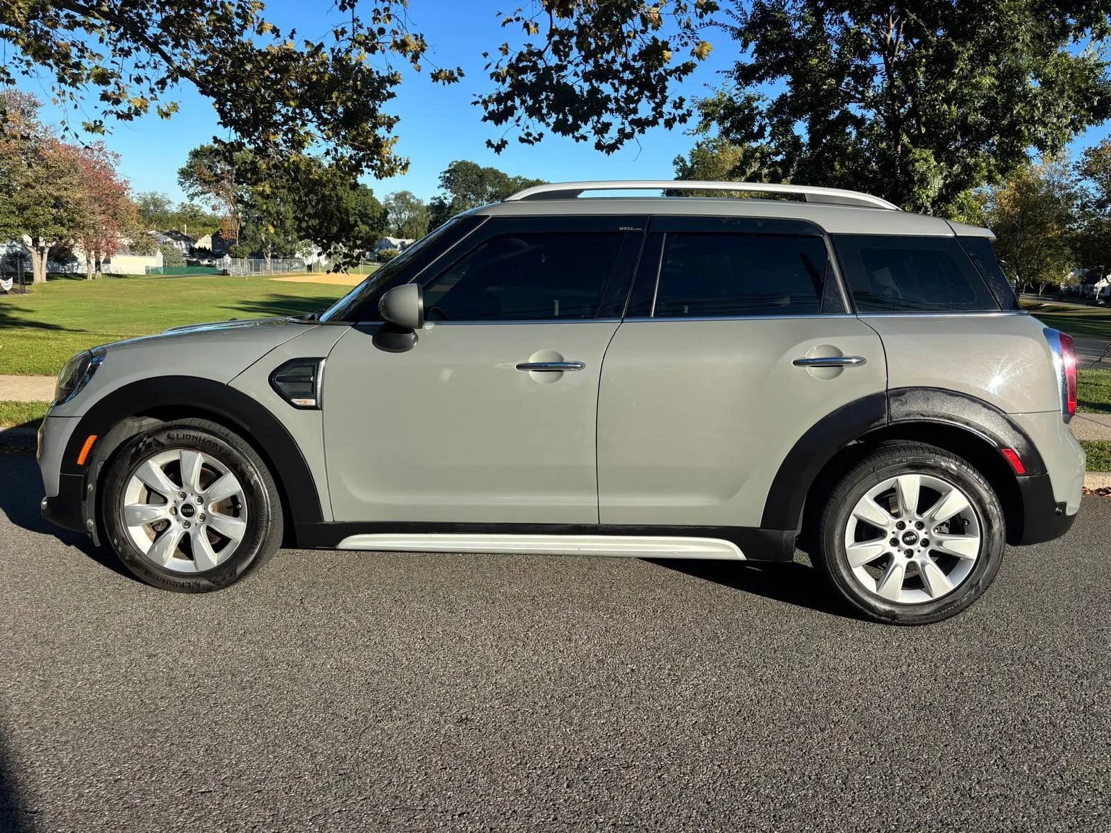 Used 2019 MINI Cooper Countryman FWD image 2