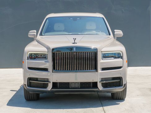 Used 2024 Rolls-Royce Cullinan Black Badge AWD/4WD image 4