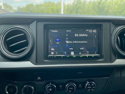 Used 2019 Toyota Tacoma TRD Off-Road AWD/4WD image 14