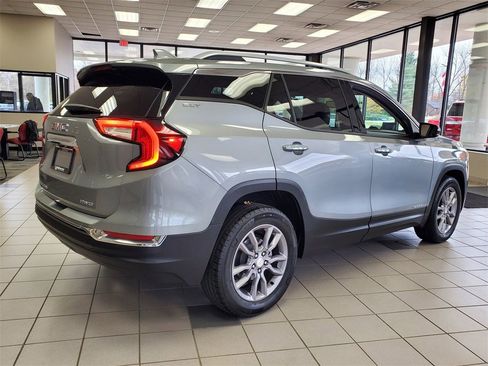 Used 2024 GMC Terrain SLT image 5