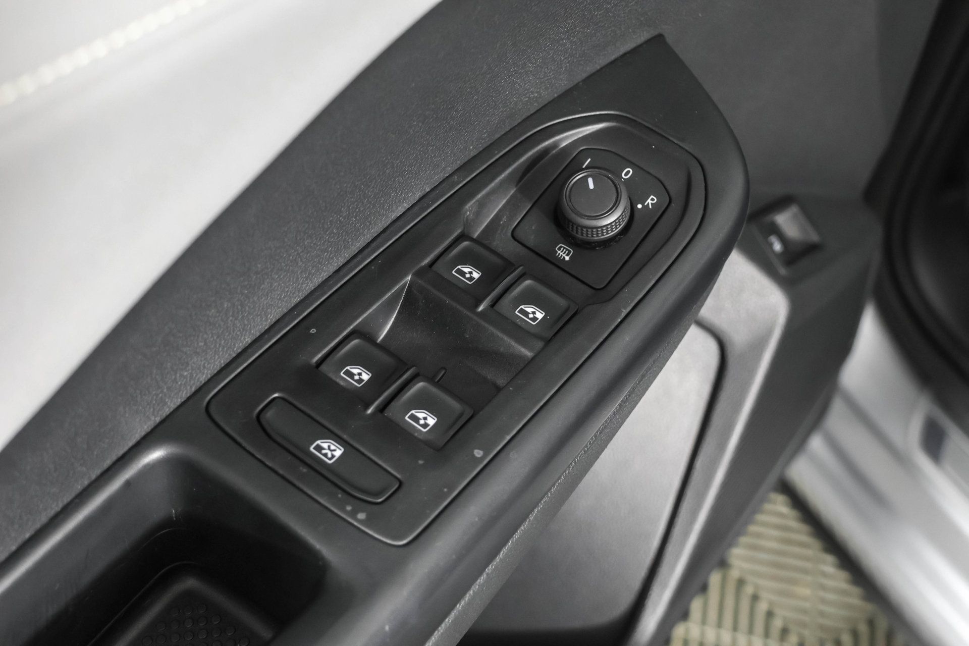 Used 2024 Volkswagen Taos SE AWD/4WD image 34