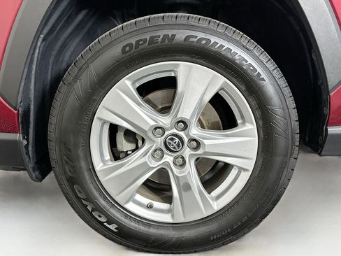 Used 2019 Toyota RAV4 XLE w/ Convenience Package AWD/4WD image 11