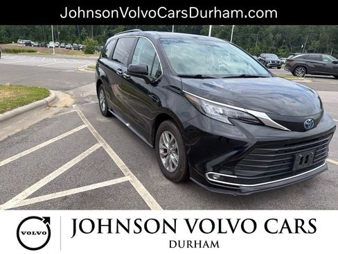 Used 2024 Toyota Sienna XLE FWD image 25