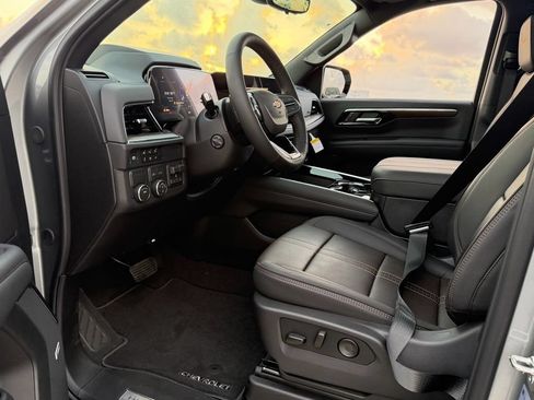 Used 2026 Chevrolet Suburban High Country w/ Sun And Tow Package RWD image 8