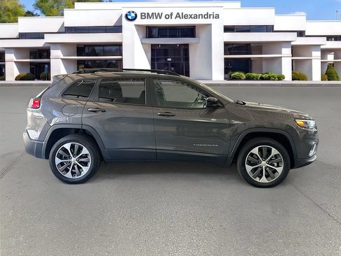 Used 2022 Jeep Cherokee Limited w/ Elite Package AWD/4WD image 4