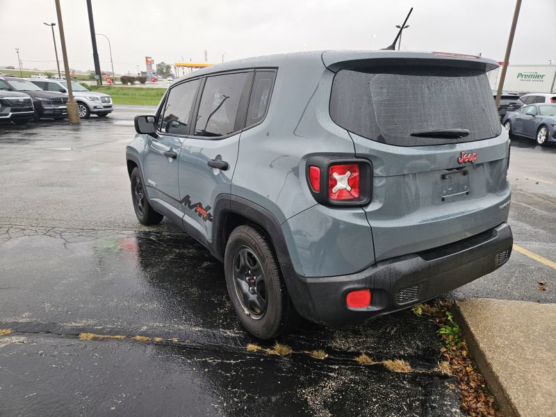 Used 2017 Jeep Renegade Sport w/ Power & Air Group FWD image 3