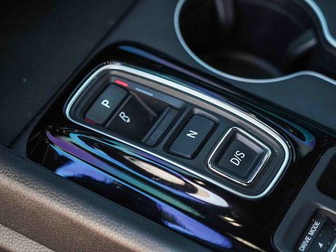 Used 2025 Honda Pilot Sport image 18