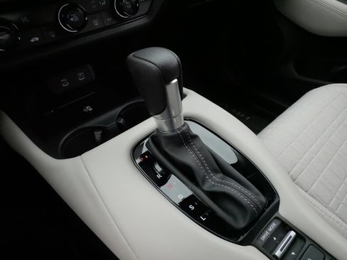 Certified 2026 Honda HR-V LX image 24
