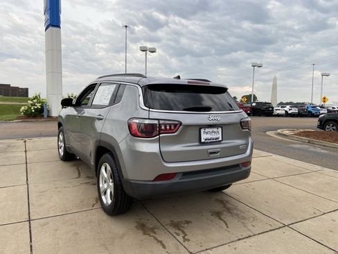 Used 2019 Jeep Compass Latitude FWD image 11