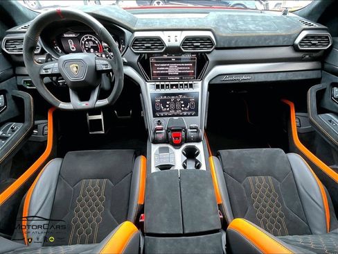 Used 2023 Lamborghini Urus Performante AWD/4WD image 13