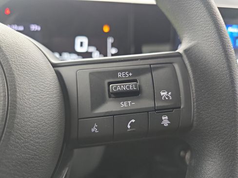 Used 2025 Nissan Kicks SV image 29