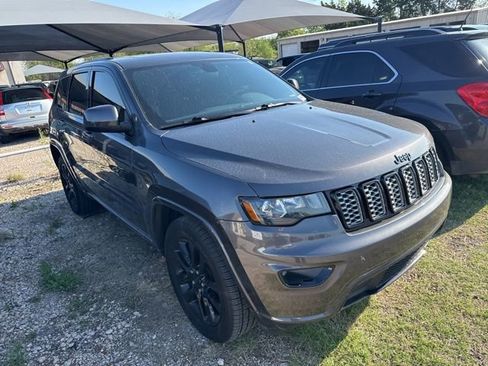 Used 2020 Jeep Grand Cherokee Altitude image 3