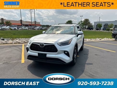 Used 2022 Toyota Highlander XLE AWD/4WD image 1