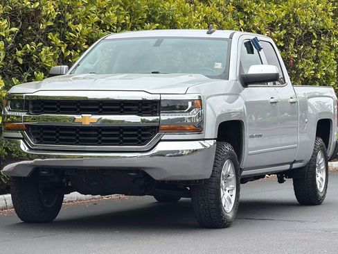 Used 2018 Chevrolet Silverado 1500 LT AWD/4WD image 8