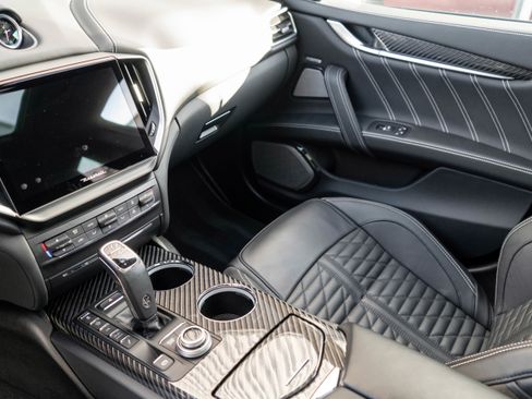 Used 2022 Maserati Ghibli Trofeo image 17