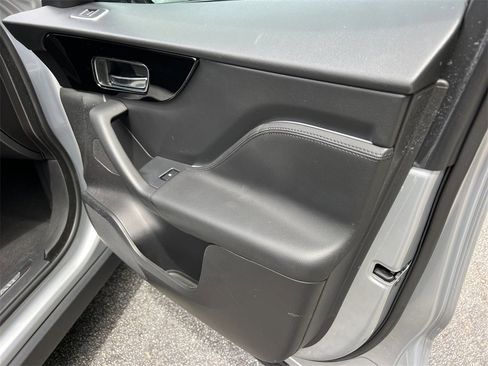 Used 2020 Jaguar F-PACE Premium image 12