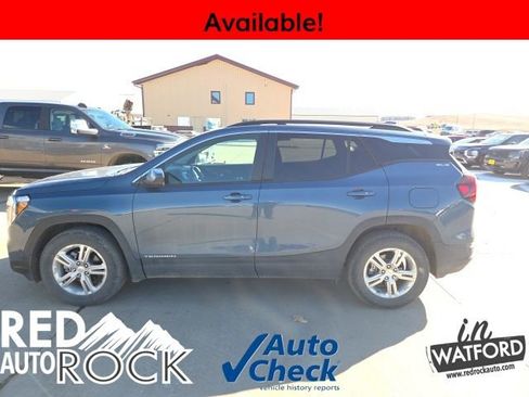 Used 2024 GMC Terrain SLE w/ Driver Convenience Package image 1