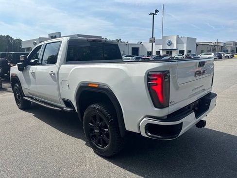 Used 2024 GMC Sierra 3500 AT4 w/ AT4 Premium Plus Package AWD/4WD image 6