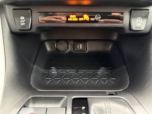 Used 2025 Toyota RAV4 XLE FWD image 35