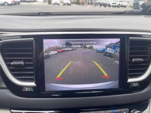 Used 2024 Chrysler Pacifica Touring-L image 16