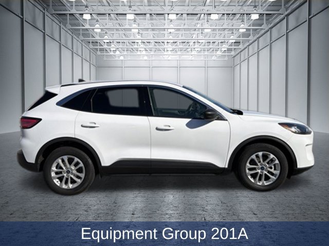 Used 2022 Ford Escape SE FWD image 2