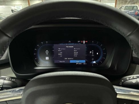 Used 2023 Volvo XC40 B5 Plus image 34