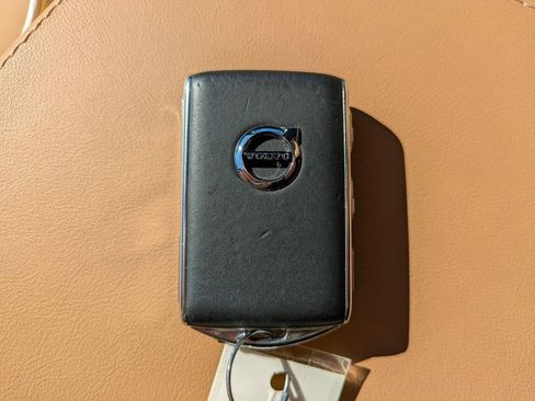 Certified 2024 Volvo XC90 B6 Ultimate w/ Lounge Package image 30