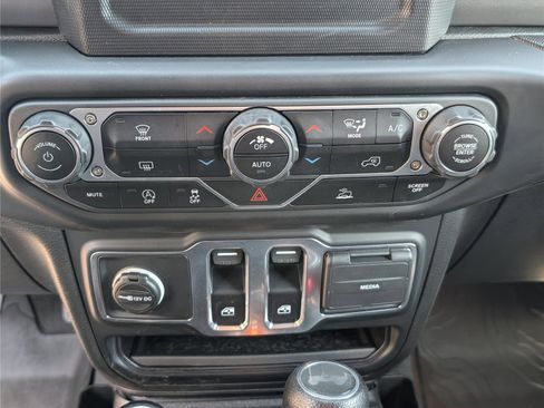 Used 2023 Jeep Wrangler Sport AWD/4WD image 25