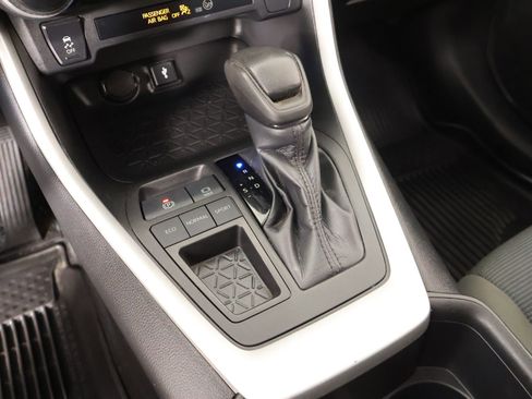 Used 2022 Toyota RAV4 LE image 7