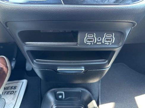 Used 2025 Chrysler Pacifica Select FWD image 17