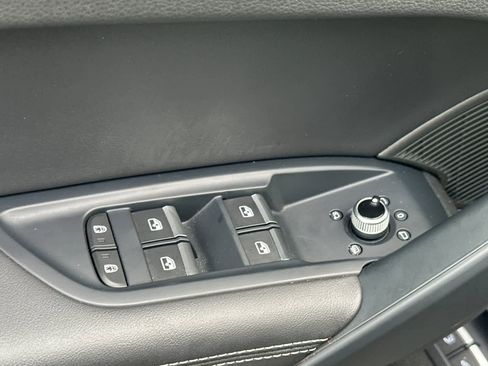 Used 2023 Audi Q5 e Premium Plus w/ Premium Plus Package image 13