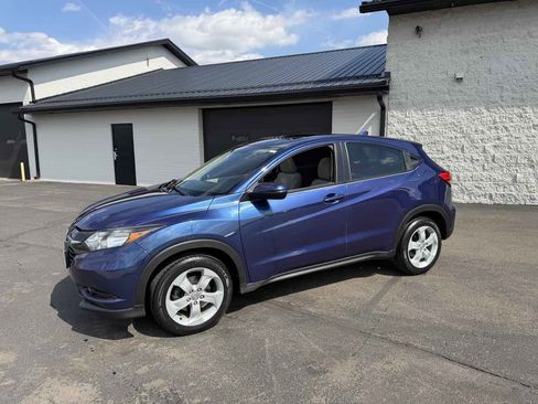Used 2017 Honda HR-V EX image 2