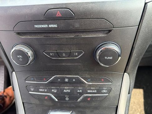 Used 2017 Ford Edge SEL w/ Equipment Group 201A AWD/4WD image 14