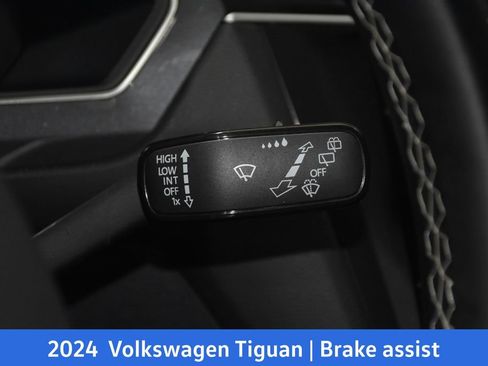 Used 2024 Volkswagen Tiguan SE image 12