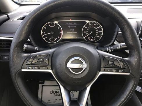 Used 2024 Nissan Altima 2.5 SV FWD image 14