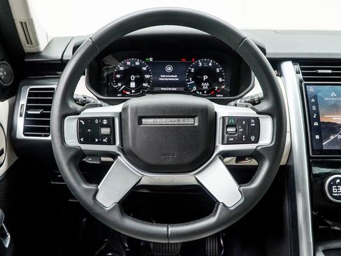 Used 2025 Land Rover Discovery S AWD/4WD image 18