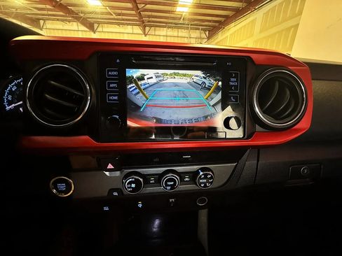 Used 2016 Toyota Tacoma TRD Sport w/ Towing Package RWD image 16