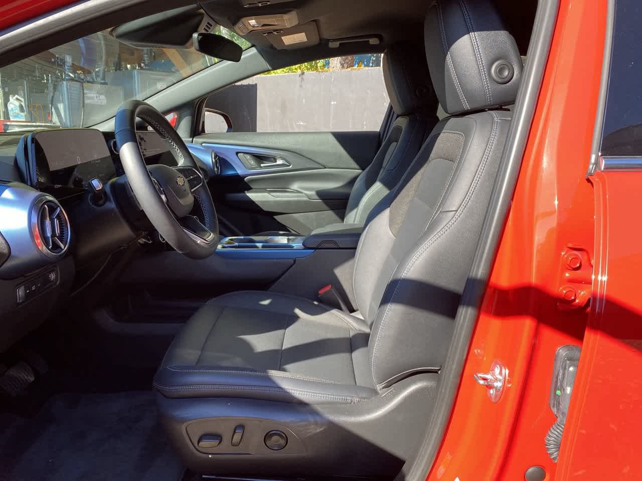 Used 2024 Chevrolet Equinox EV LT AWD/4WD image 13