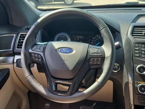 Certified 2018 Ford Explorer XLT FWD image 19